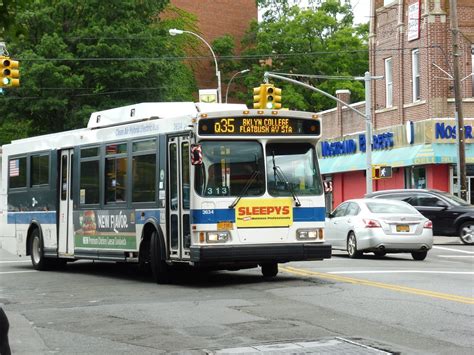  B25 bus route operates everyday. Regular schedule hours: 24 hours. Day. Operating Hours. Frequency (min) Sun. 24 hours. 12 - 35. 